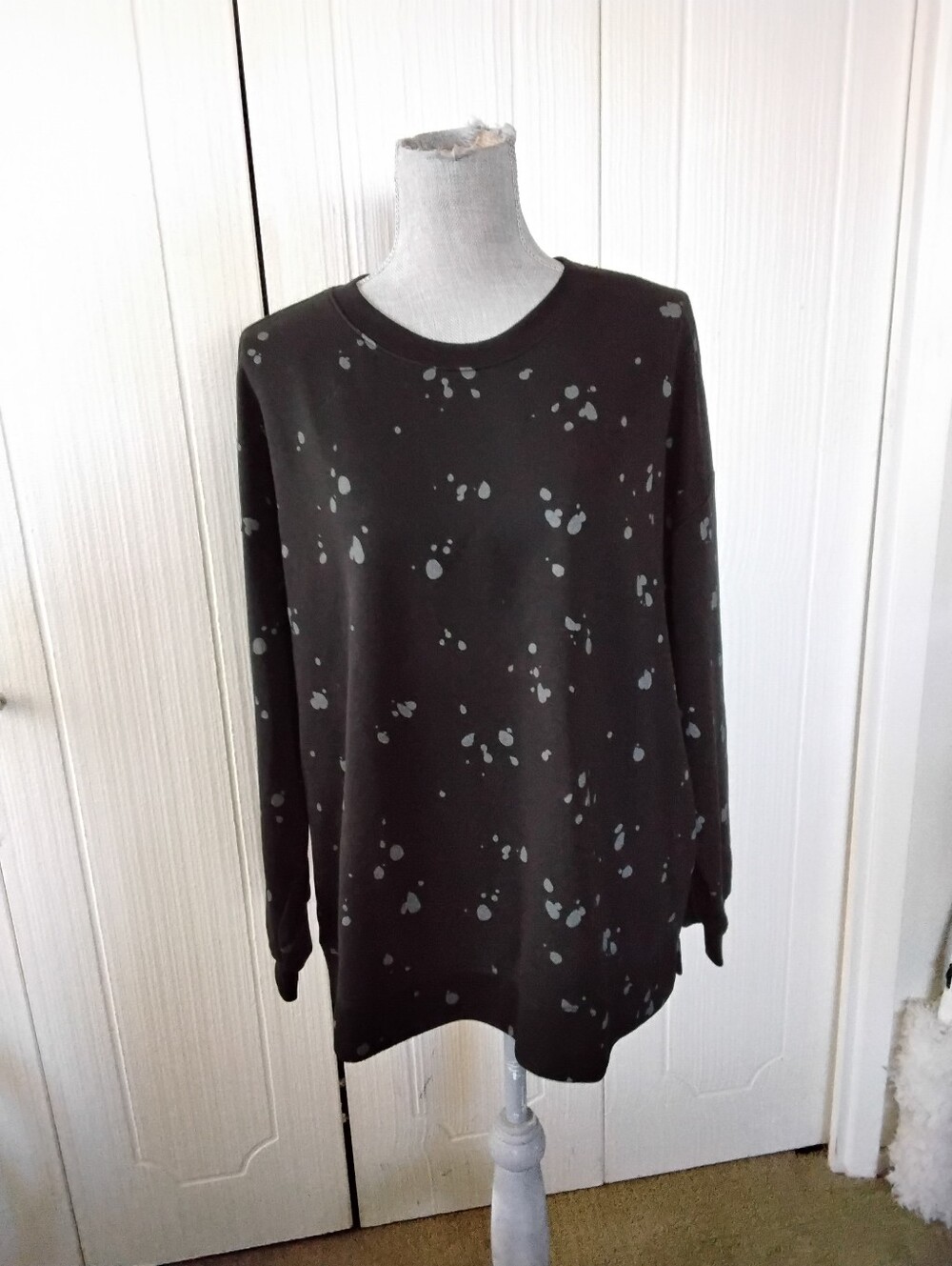 NWT Time And Tru Black And Gray "splatter" Sweatshirt, Size XL